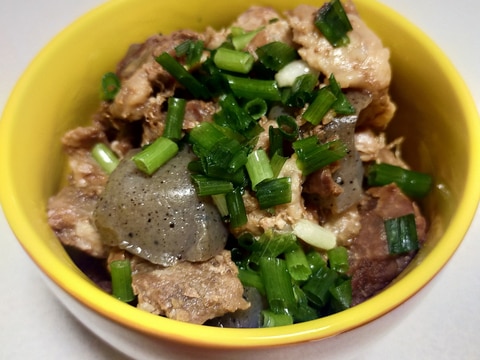 豚すじ肉とこんにゃくの煮込み